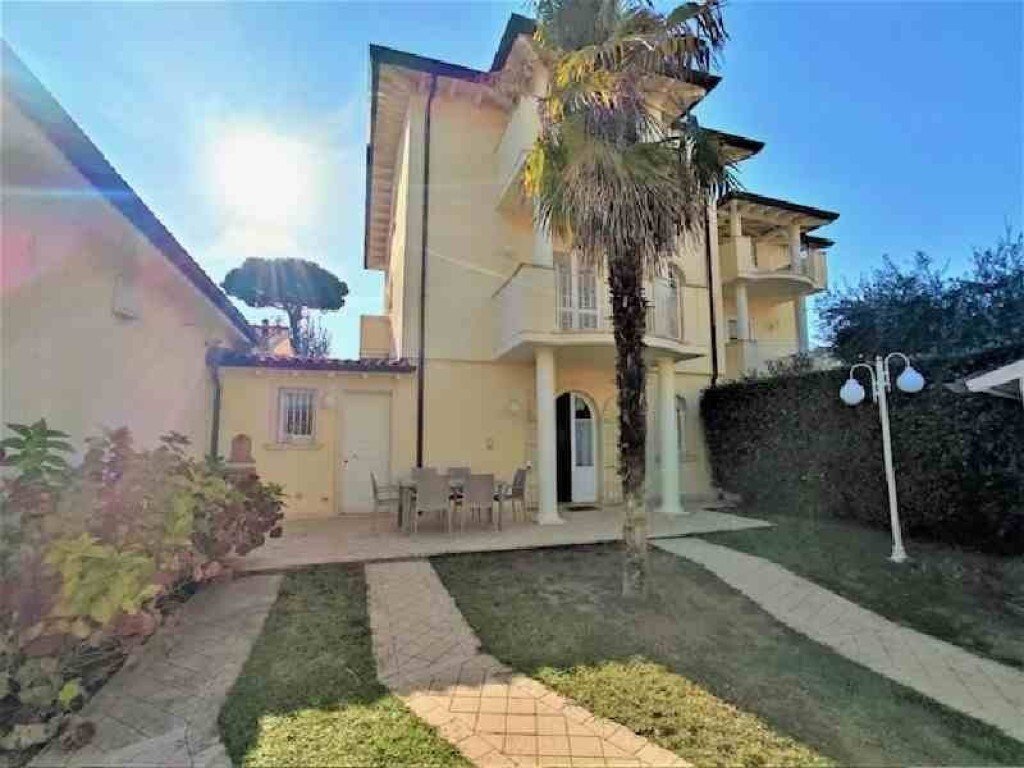 Villa in Pietrasanta, Tuscany, Italy 3 - 16690351