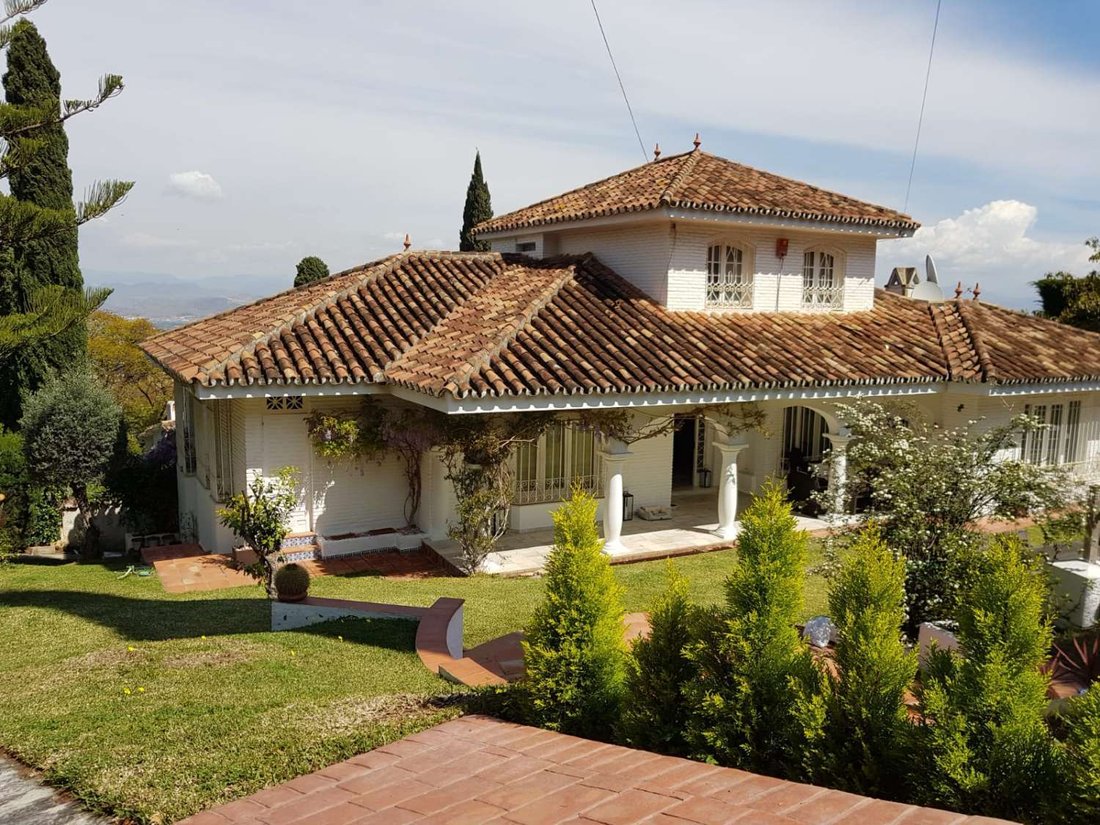 Villa in Alhaurin de la Torre, Andalusia, Spain 1 - 12922162