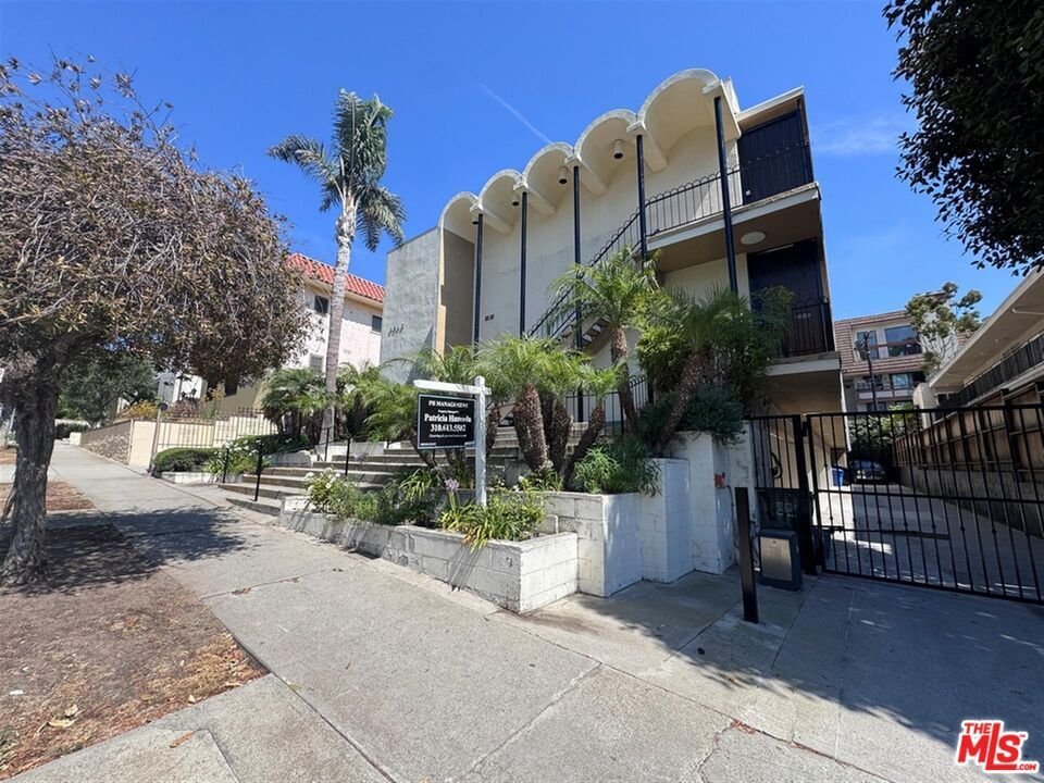 Los Angeles, California, United States 3 - 16688243