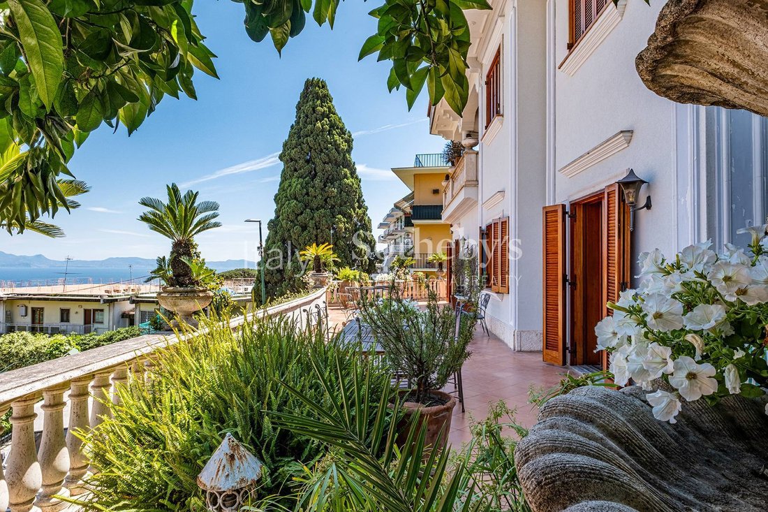 House in Posillipo, Naples, Campania 2 - 14315601