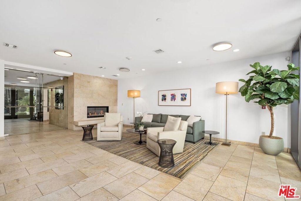 Condominium In Beverly Hills In Beverly Hills, California, United ...