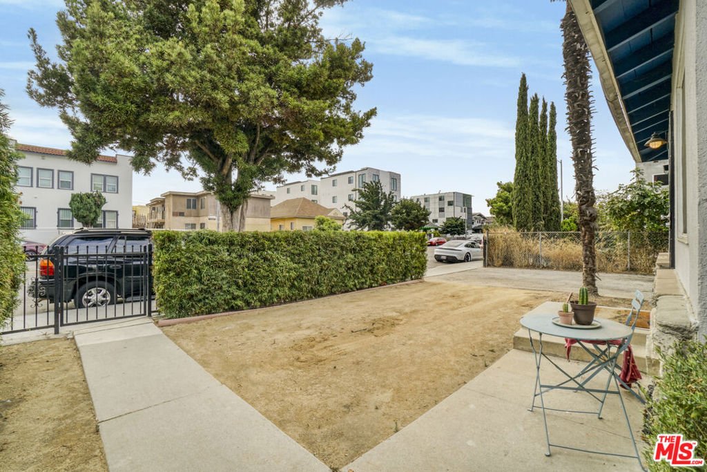 Los Angeles, California, United States 3 - 16686347