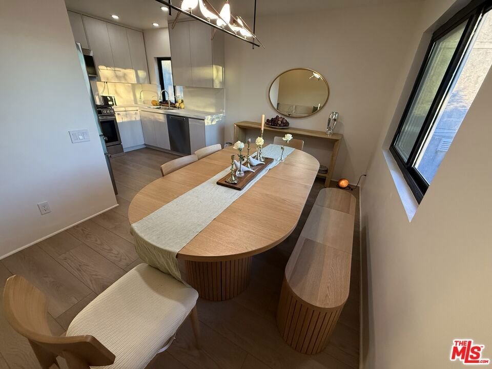 Curated visual reference: Visual Reference: Condominium In Los Angeles In Los Angeles California United States