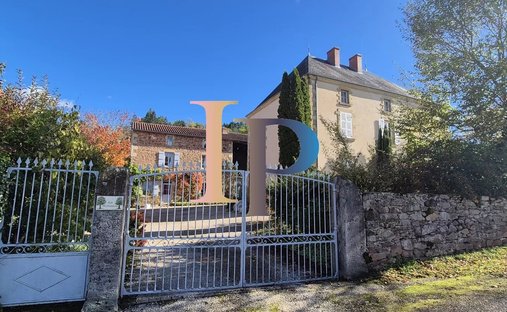 House in Saint-Maurice-les-Chateauneuf, Bourgogne – Franche-Comté, France 1