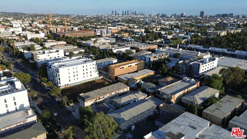 Los Angeles, California, United States 3 - 16687407