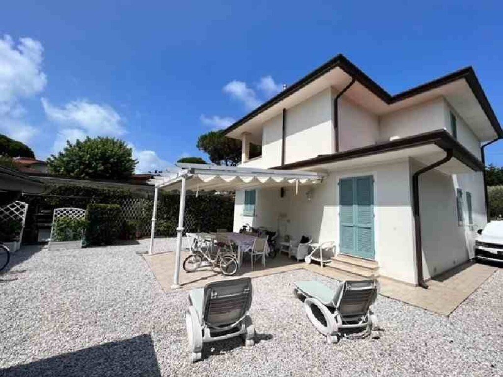 Villa in Pietrasanta, Tuscany, Italy 1 - 16690384