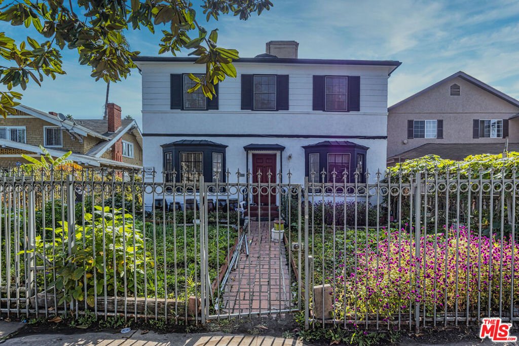 Los Angeles, California, United States 1 - 16687868