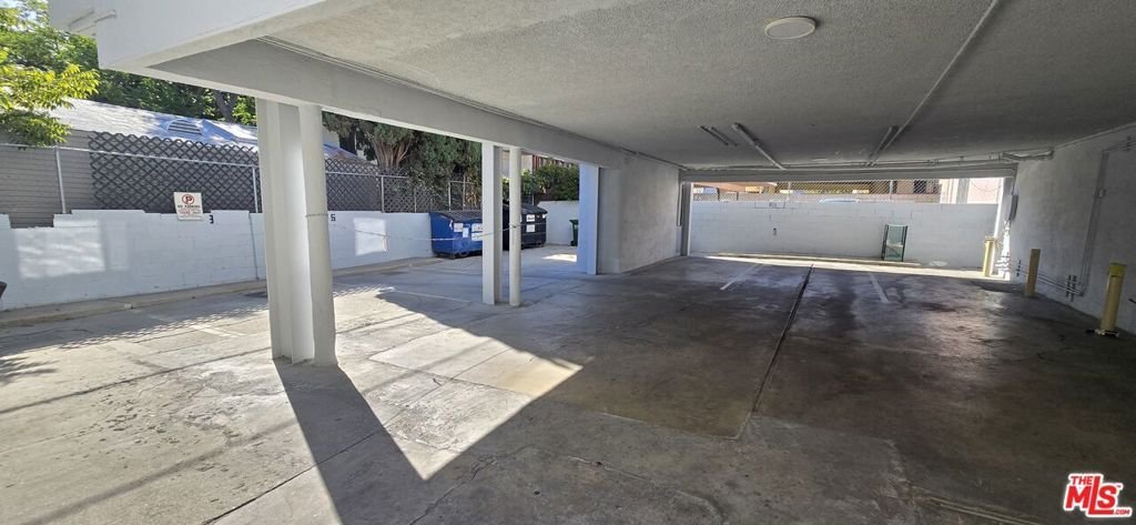 Los Angeles, California, United States 4 - 16686789