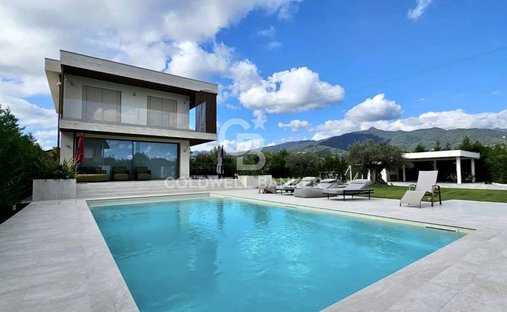 Villa in Vittoria Apuana, Forte dei Marmi, Tuscany 1