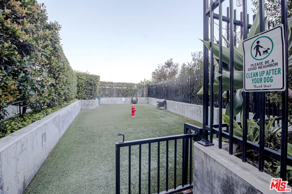 Curated visual reference: Visual Reference: Condominium In Los Angeles En Los Ángeles California Estados Unidos