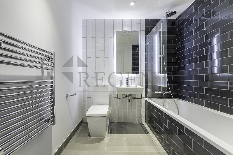 Apartment in Victoria Docks, Newham, England 4 - 16690473