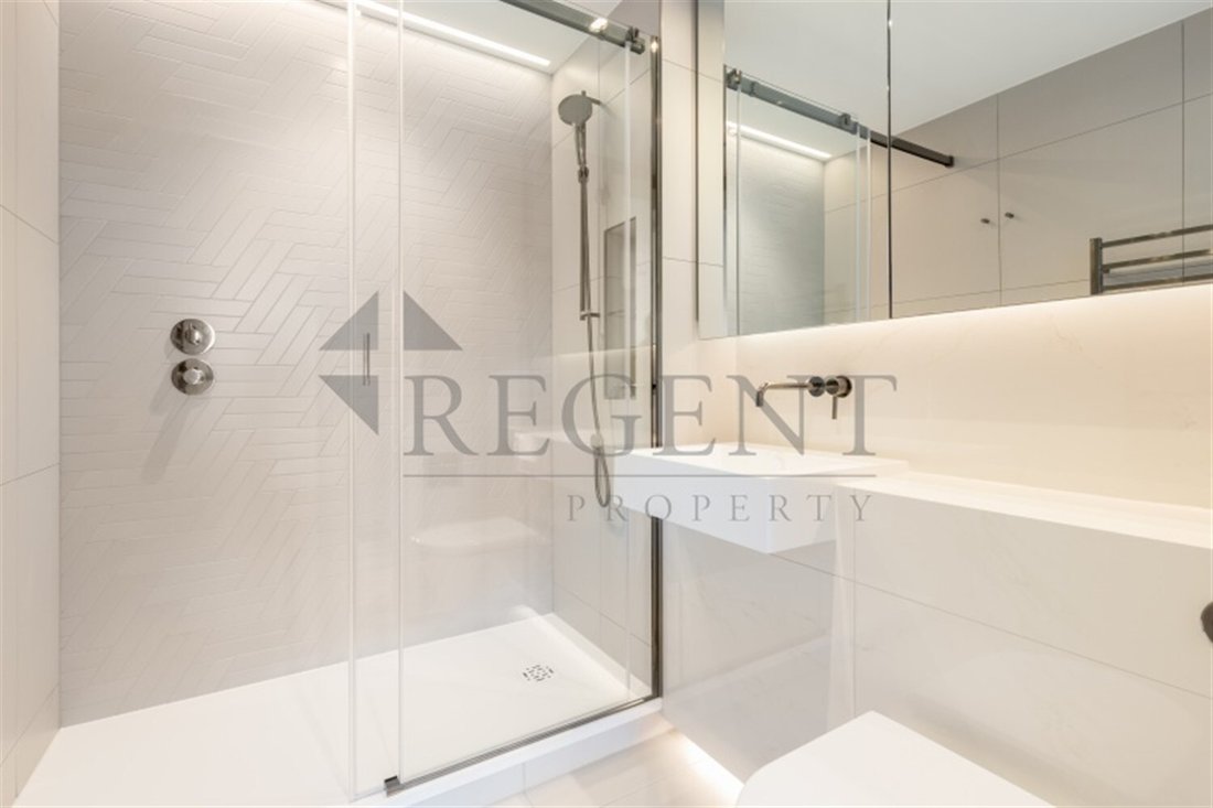 Apartment in White City, Hammersmith and Fulham, England 5 - 16690347