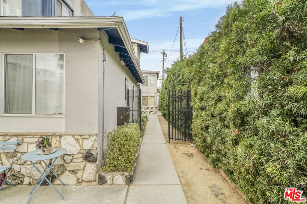 Los Angeles, California, United States 5 - 16686347
