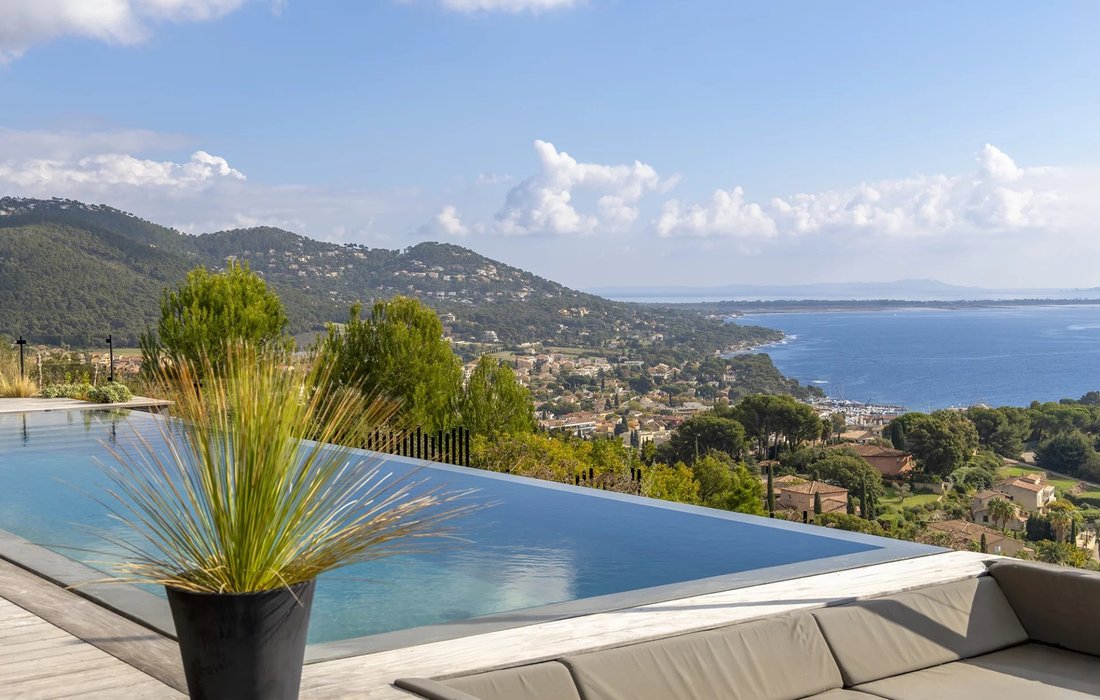 Villa in Carqueiranne, Provence-Alpes-Côte d'Azur, Frankreich 2 - 16682831