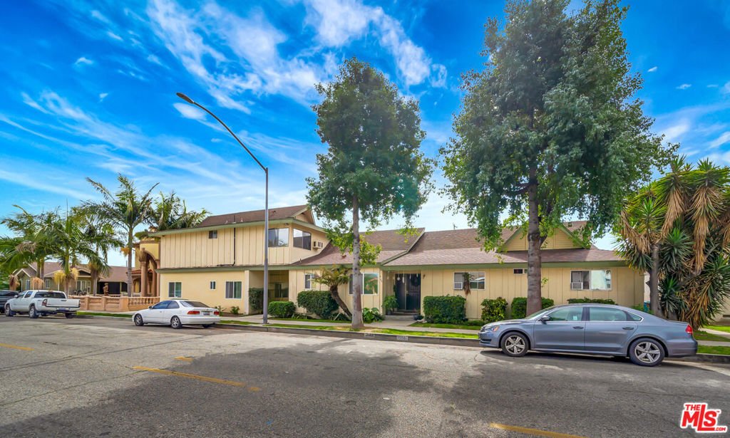Huntington Park, California, United States 1 - 16688072