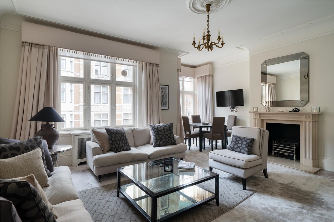 Apartment in Mayfair, Westminster, England 1 - 16689700