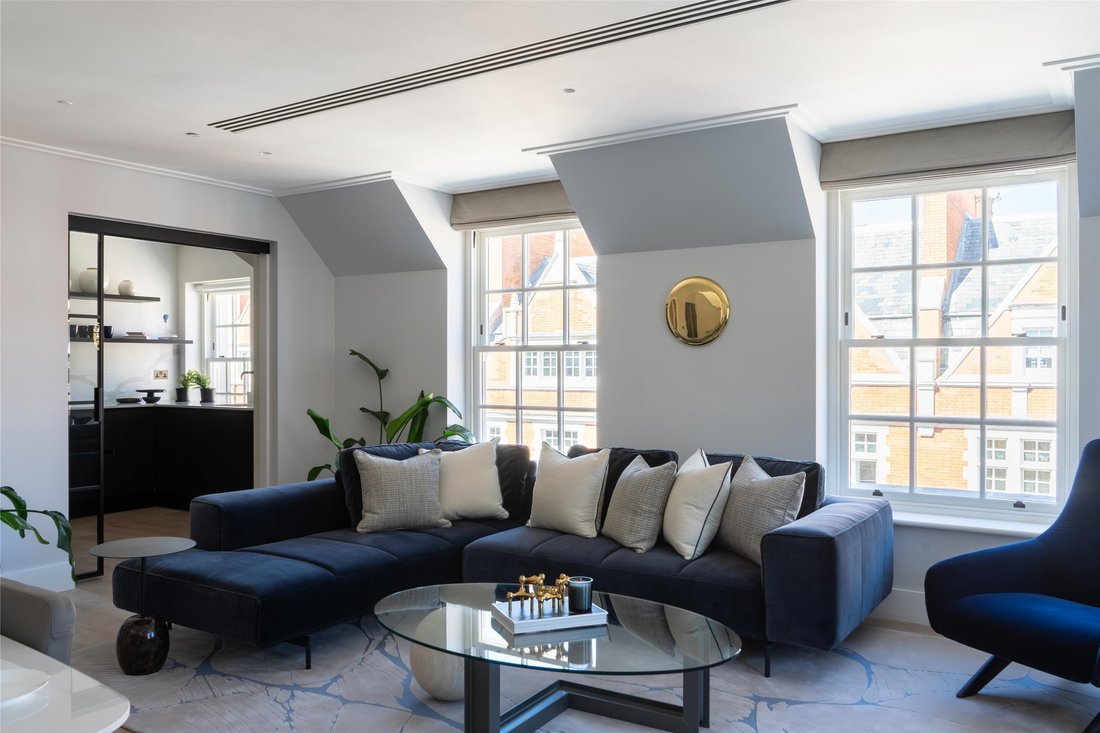 Apartment in Mayfair, Westminster, England 3 - 16689960