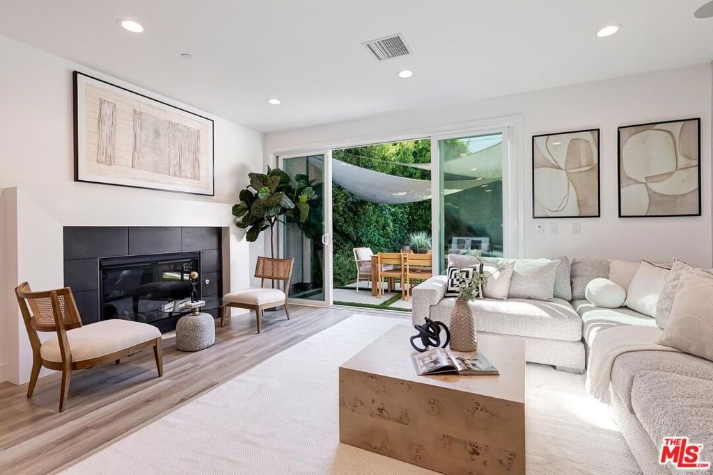 Condo in Los Angeles, California, United States 3 - 16689234