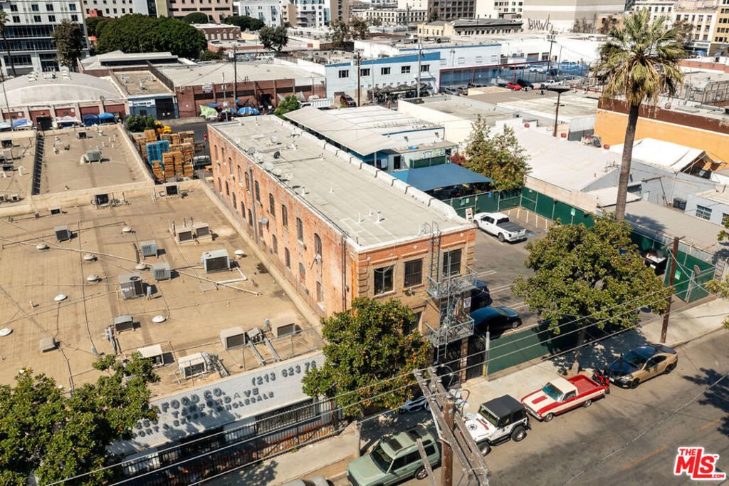 Los Angeles, California, United States 3 - 16685472