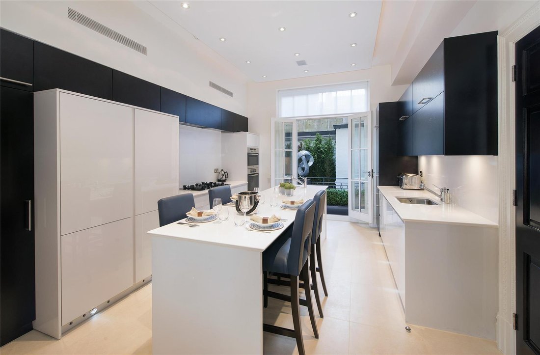 Apartment in Mayfair, Westminster, England 3 - 16689978