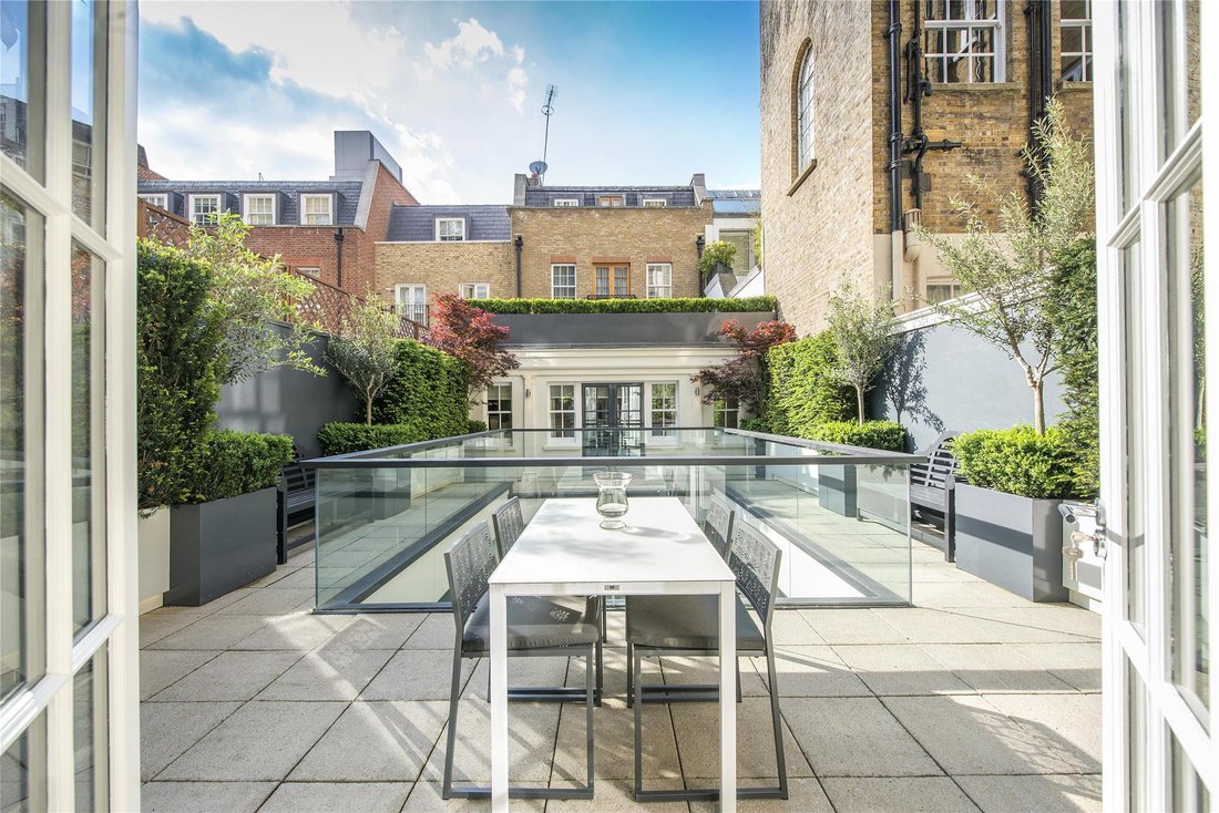 Apartment in Mayfair, Westminster, England 4 - 16689978
