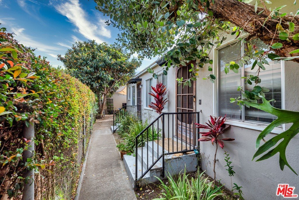 Los Angeles, California, United States 5 - 16685729