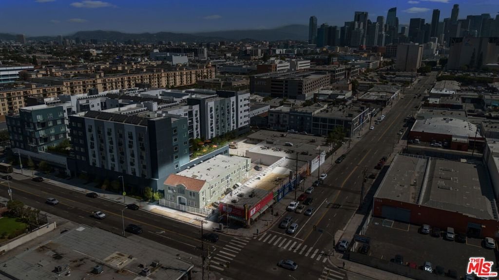 Los Angeles, California, United States 3 - 16689093