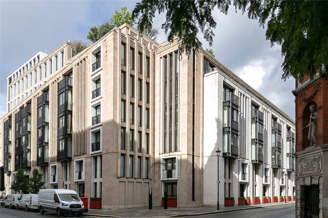 Apartment in WC2, Westminster, England 2 - 16689859