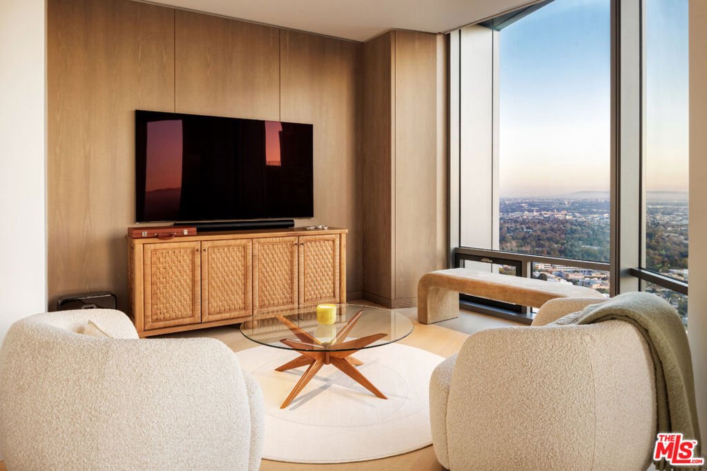 Curated Luxury Condominium Values In Los Angeles Gallery View 36