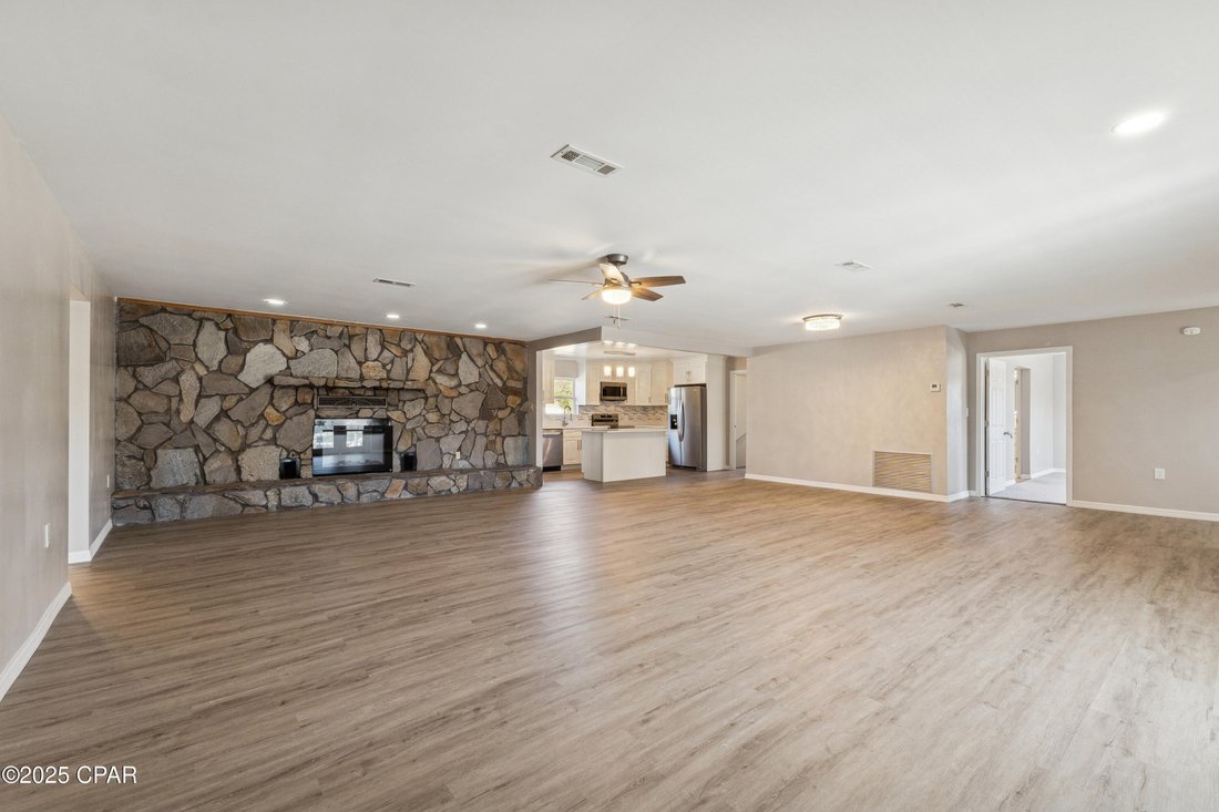 House in Alford, Florida, United States 5 - 16684120