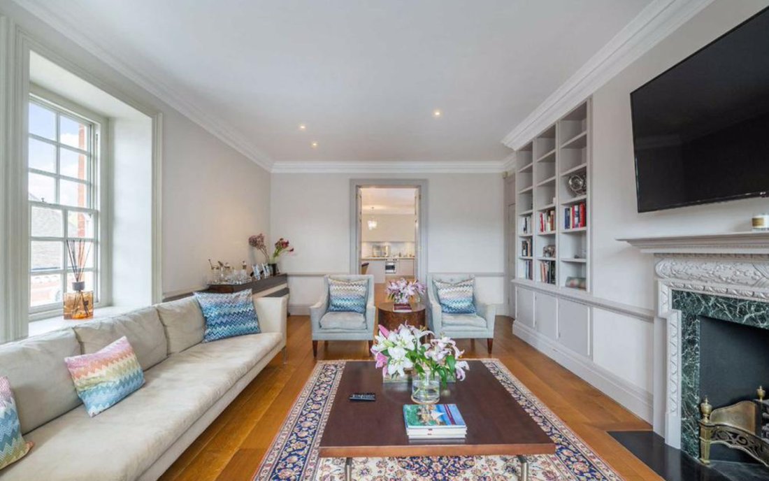 Apartment in Mayfair, Westminster, England 2 - 16690027
