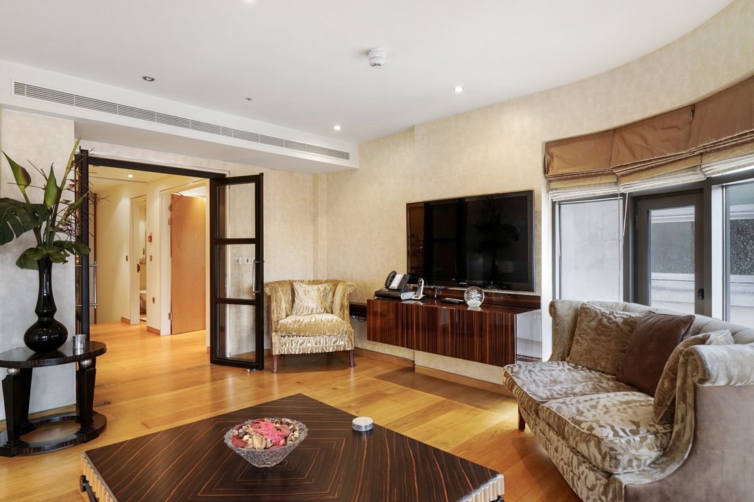 Apartment in Mayfair, Westminster, England 2 - 16690091