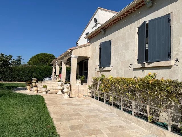 Villa in Arles, Provence-Alpes-Côte d'Azur, France 1 - 16683990