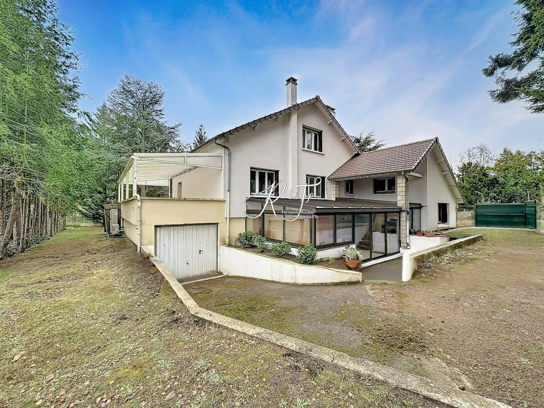 House in Neuville-sur-Oise, Ile-de-France, France 3 - 16689458