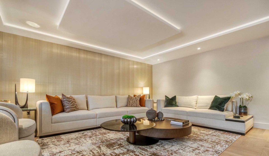 Apartment in Knightsbridge, Kensington And Chelsea, England 2 - 16690096