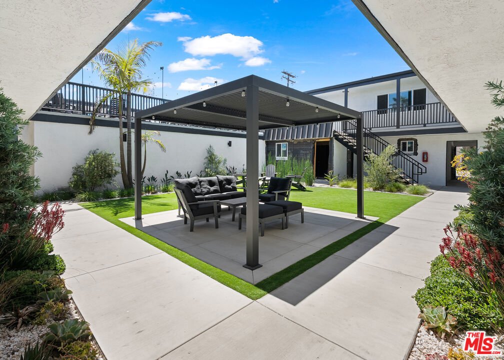Huntington Beach, California, United States 4 - 16685402