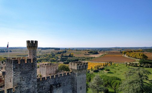 Castillo en Pouzilhac, Occitania, Francia 1