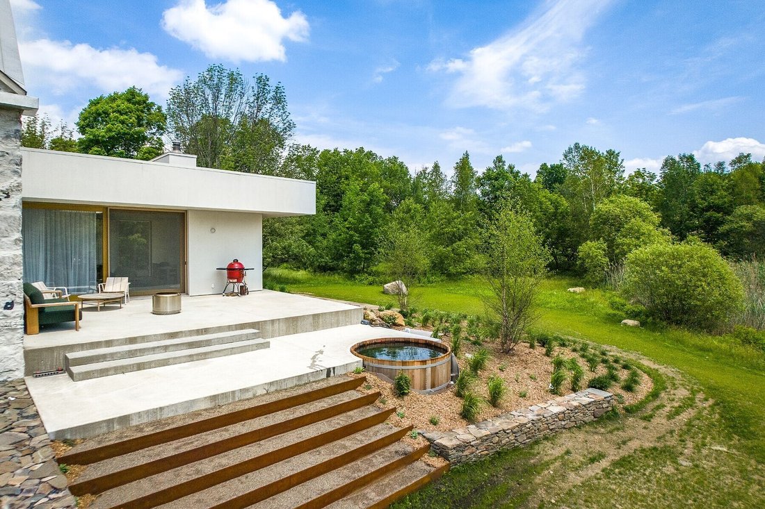 House in Sutton, Canada 3 - 15429402