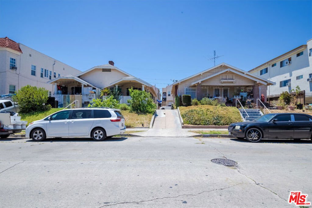 Los Angeles, California, United States 2 - 16687507