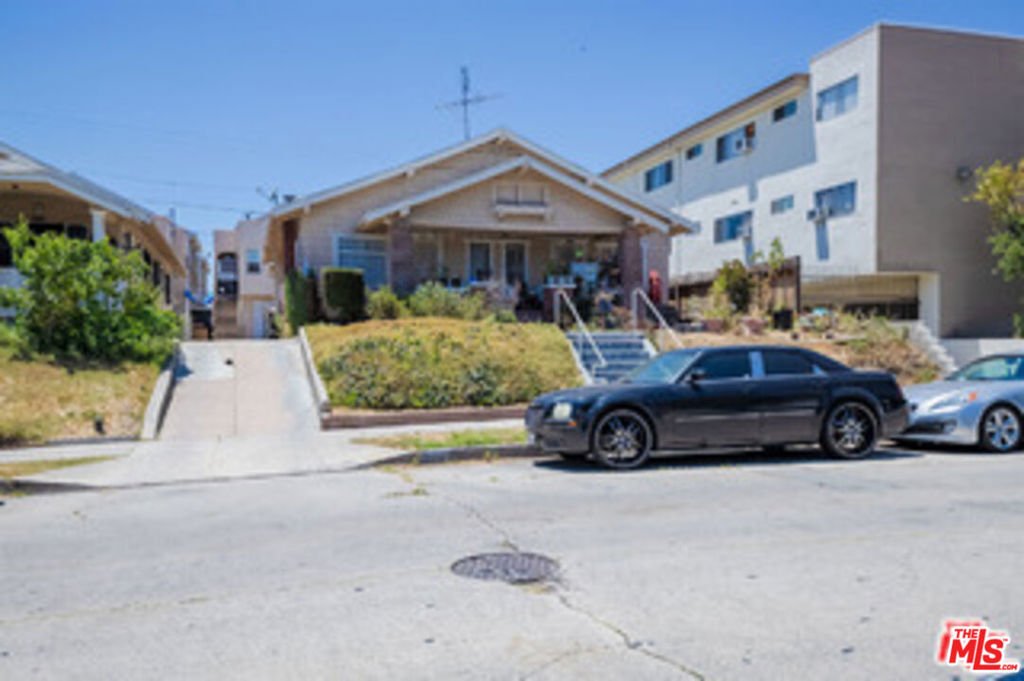 Los Angeles, California, United States 5 - 16687507