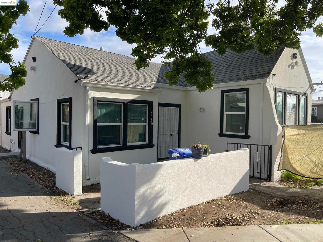 Oakland, California, United States 1 - 16695430