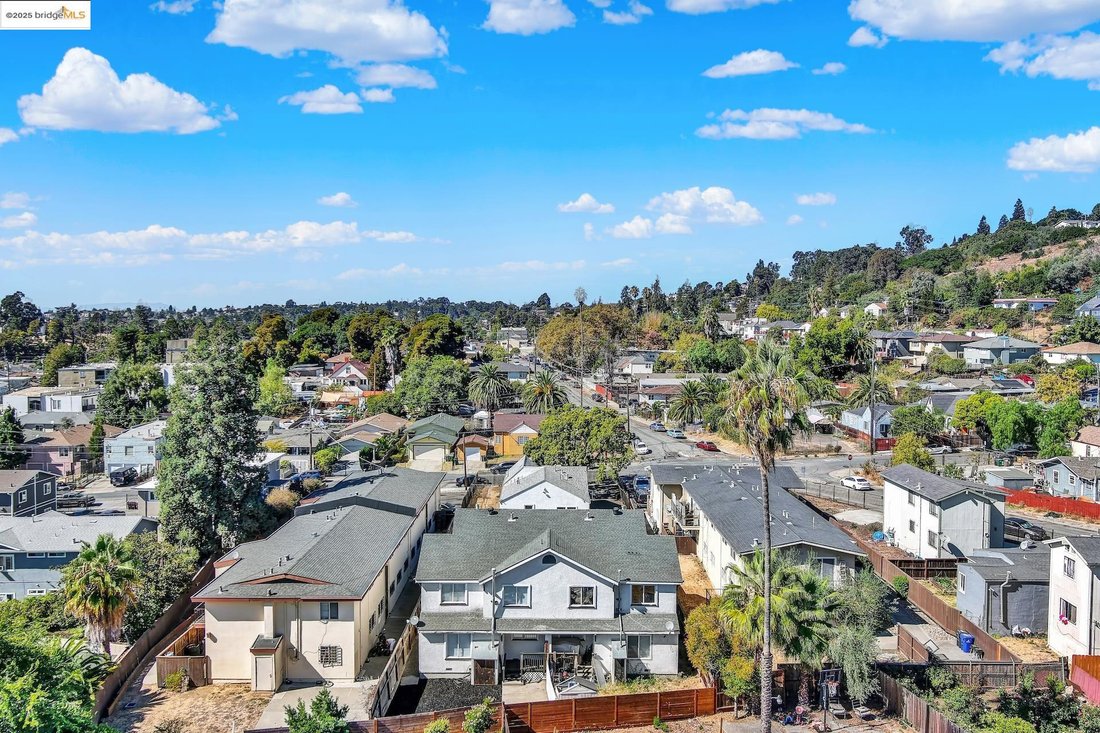 Oakland, California, United States 4 - 16695430