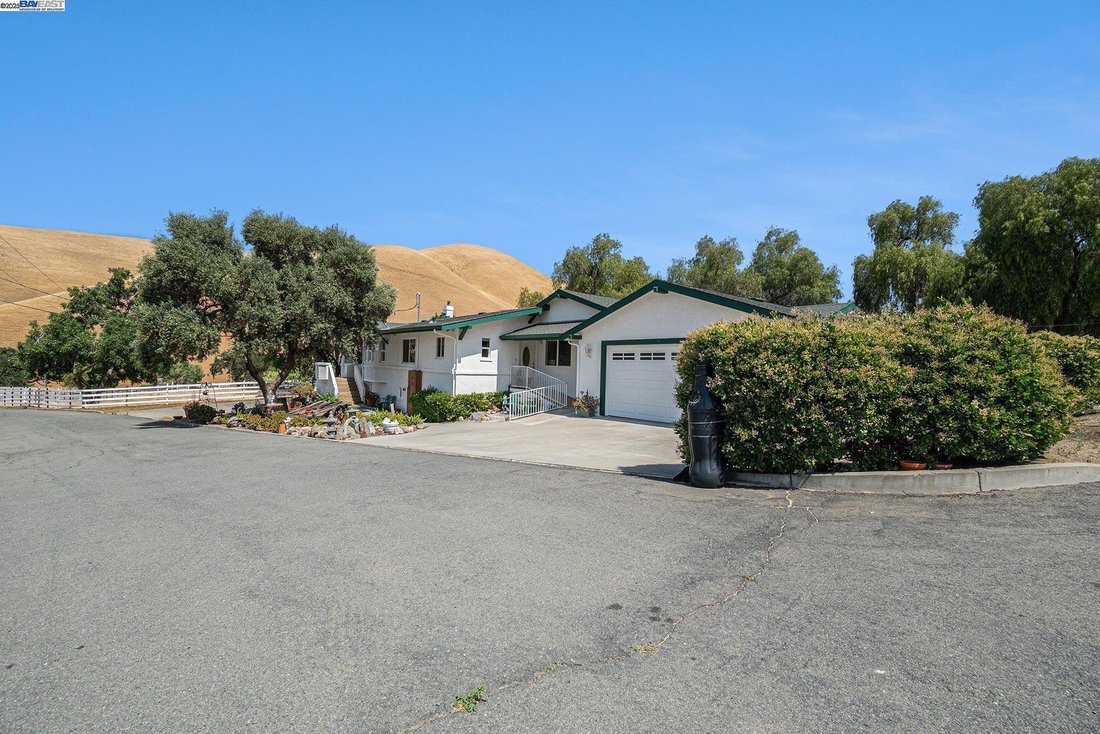 House in Pittsburg, California, United States 3 - 16694418