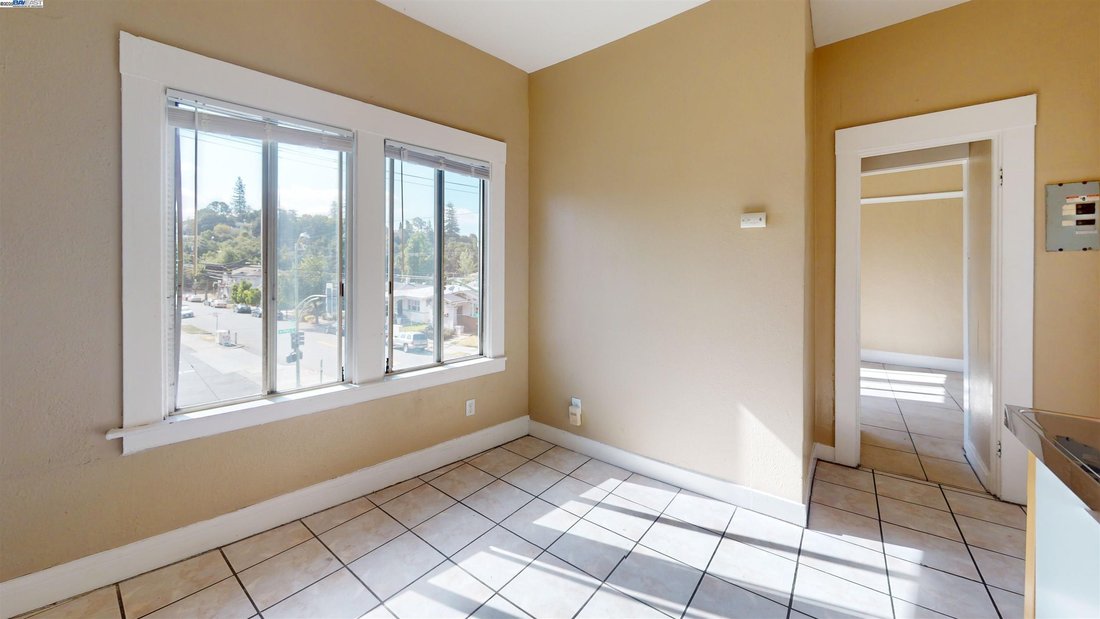Oakland, California, United States 4 - 16694813