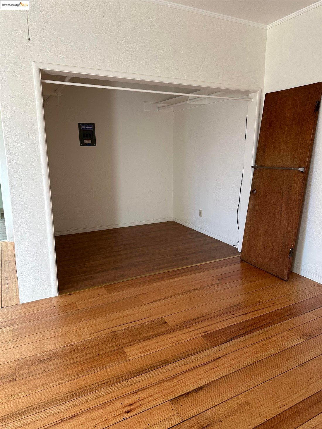 Oakland, California, United States 4 - 16695416