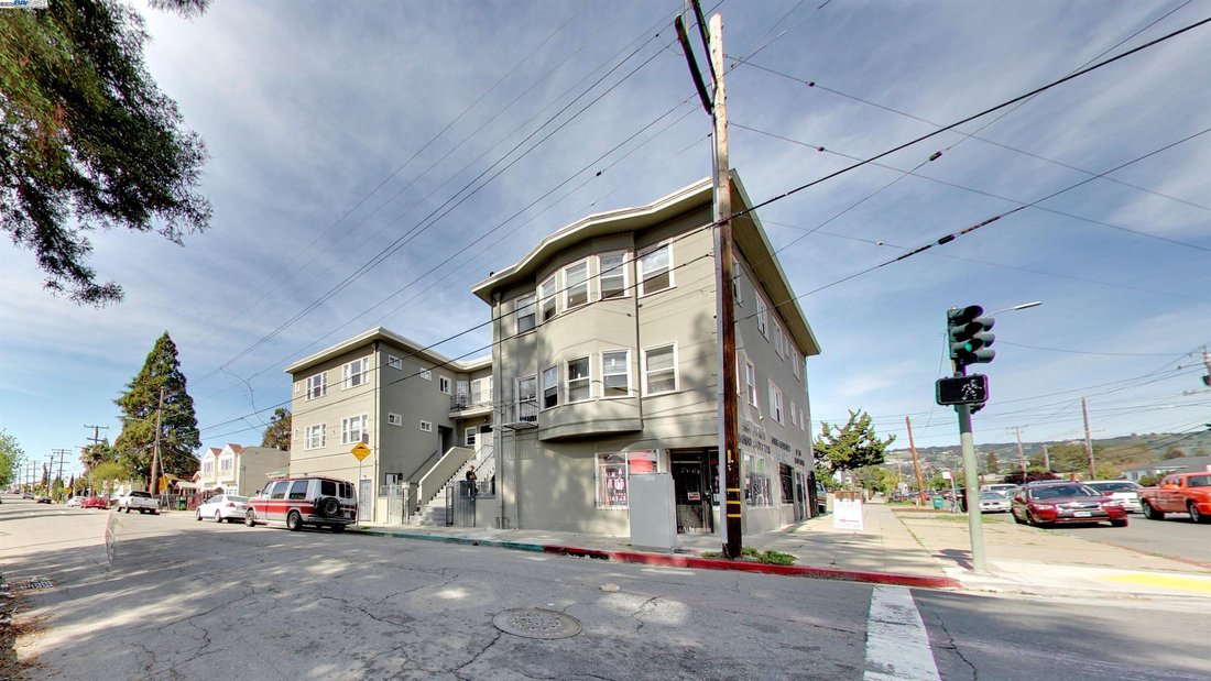 Oakland, California, United States 3 - 16694813