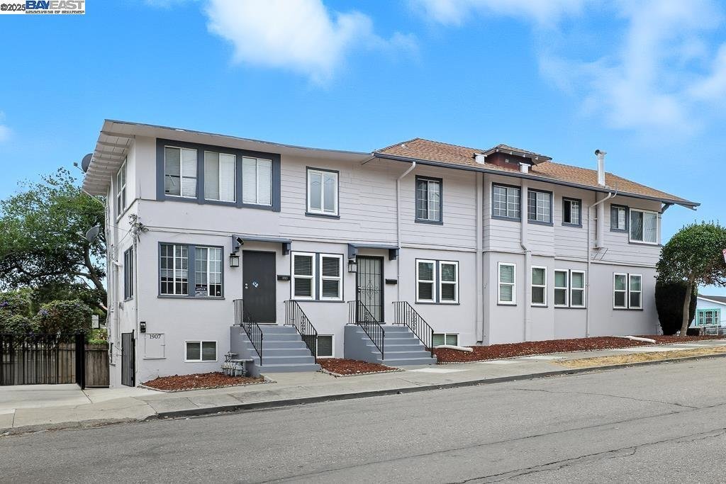 Oakland, California, United States 2 - 16695295