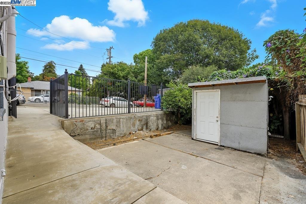 Oakland, California, United States 5 - 16695295