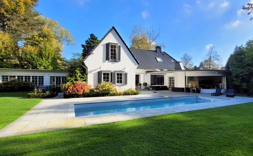 Villa in Meerbusch, North Rhine-Westphalia, Germany 1