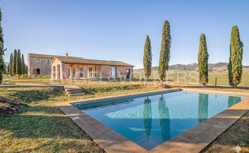 Castle for Sale in Castiglione d'Orcia, Tuscany, Italy